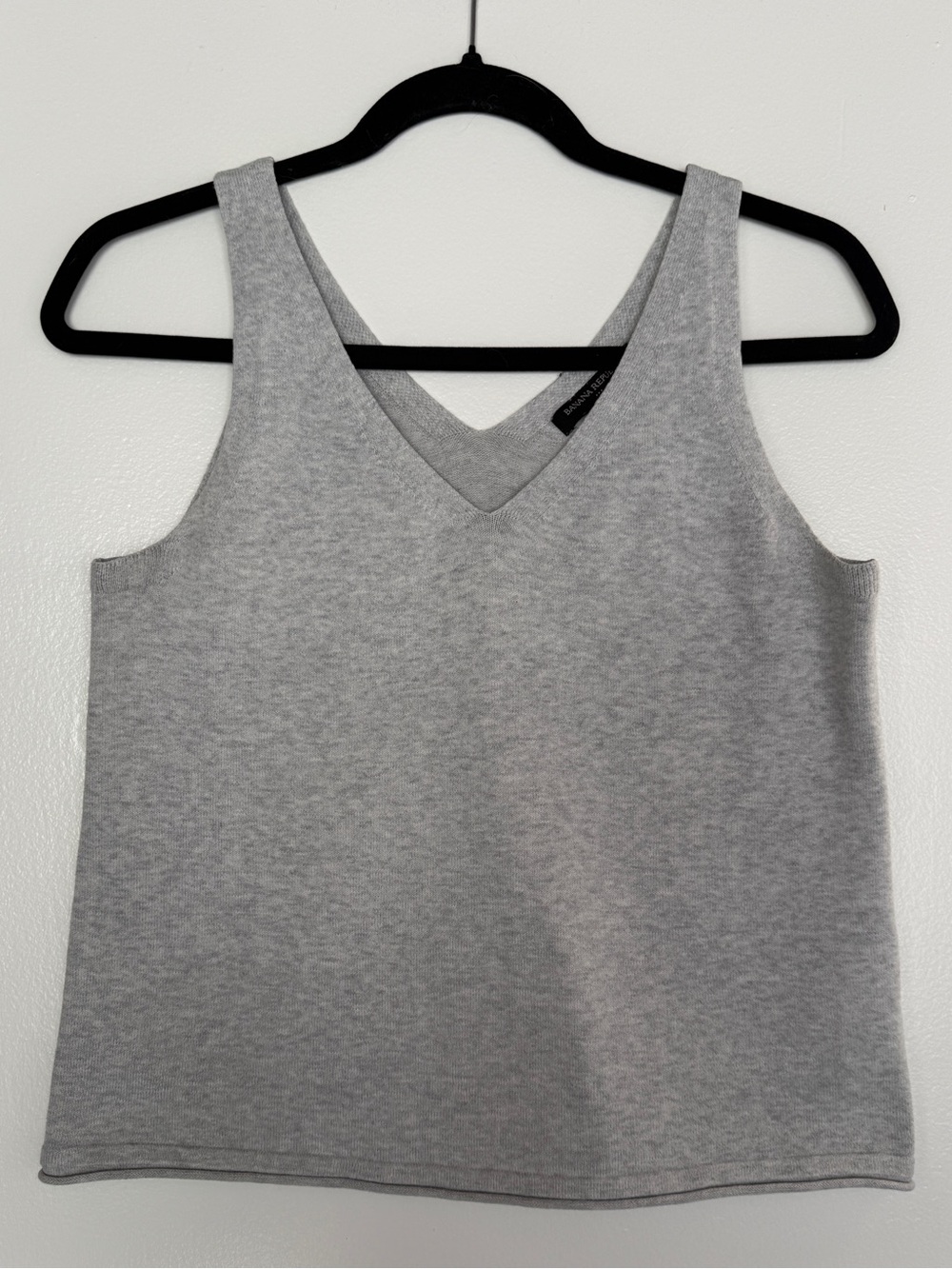 Banana Republic Women’s Light Heather-Gray sleeveless sweater top
